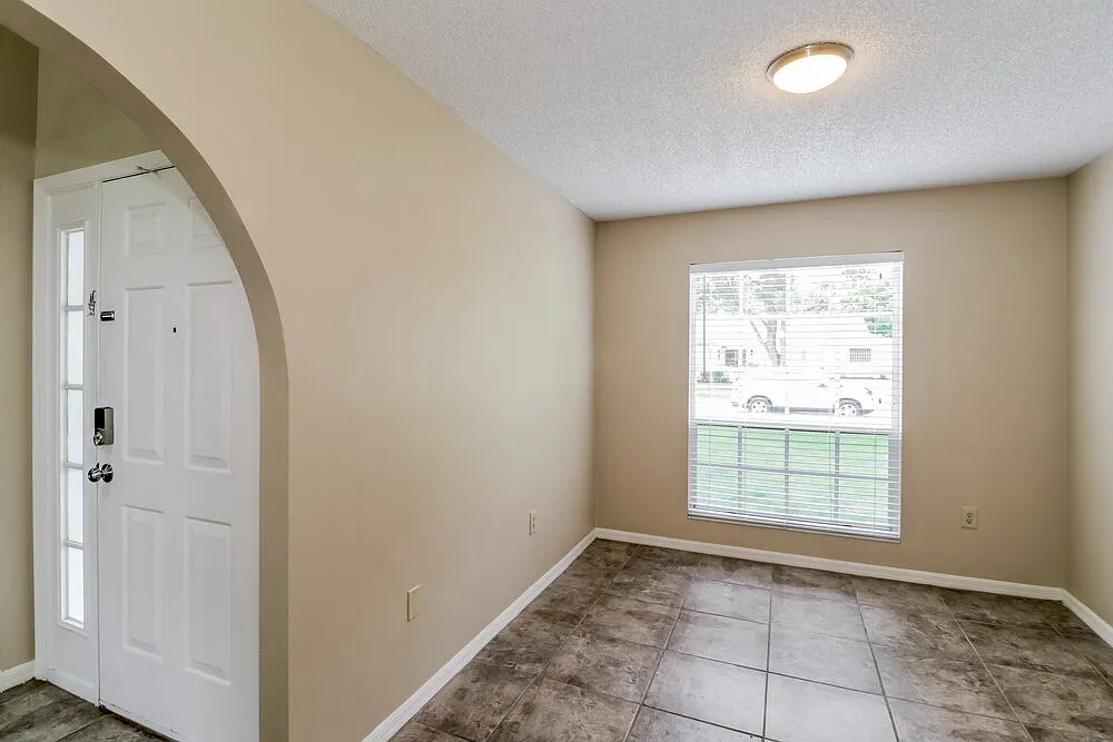 3 bed, 2.0 bath, 1258 sqft, $1,790 — Photo 4