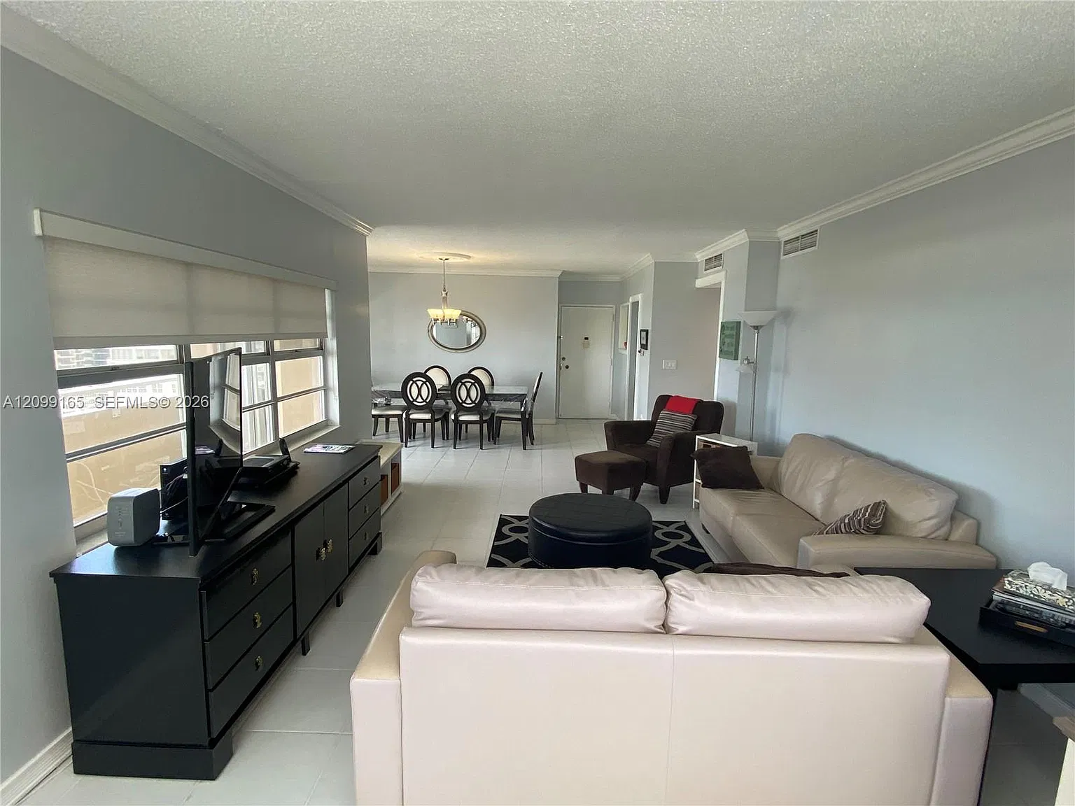 Hemispheres Condo — Photo 2