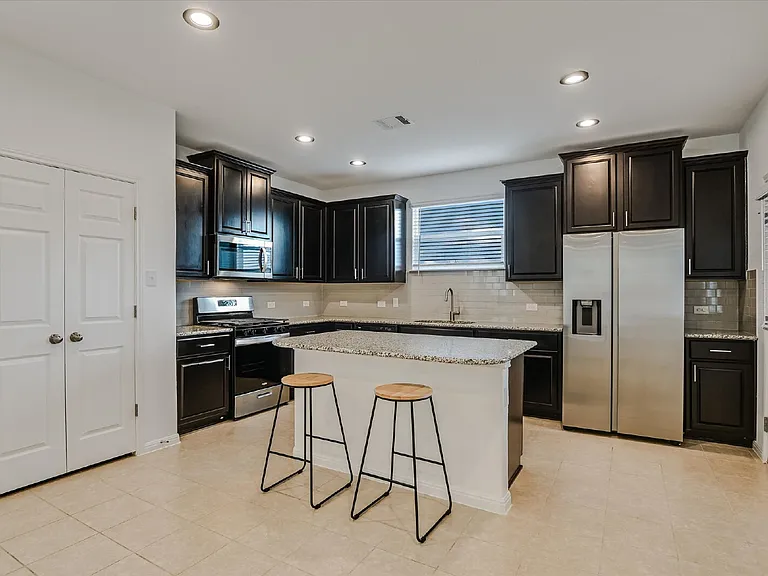 12814 Meachum Ln — Photo 6