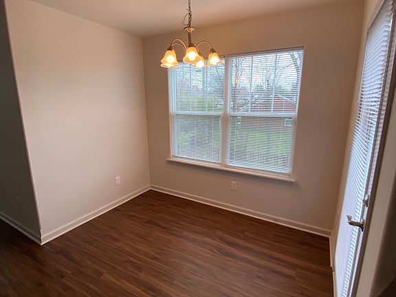 3rd image of 385 White Oak Trce