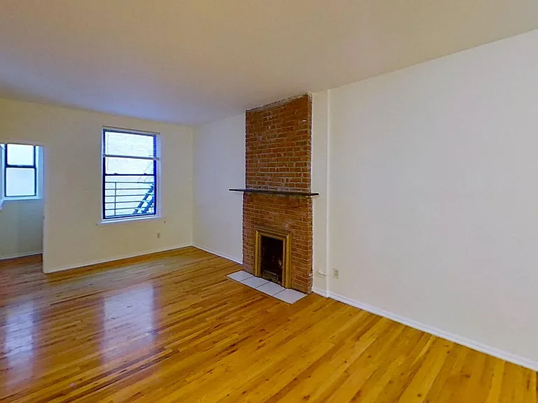 211 Washington St — Photo 7