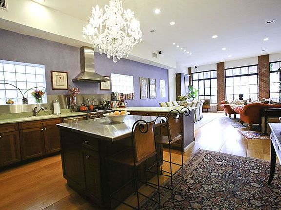 3rd image of 133 Norfolk St #1