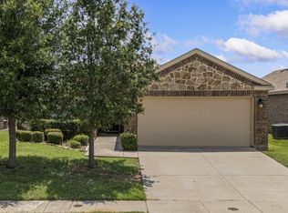 8700 Trailblazer Dr, Aubrey, TX 76227