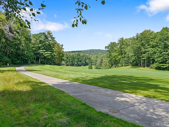 3rd image of 468 Fairway Dr