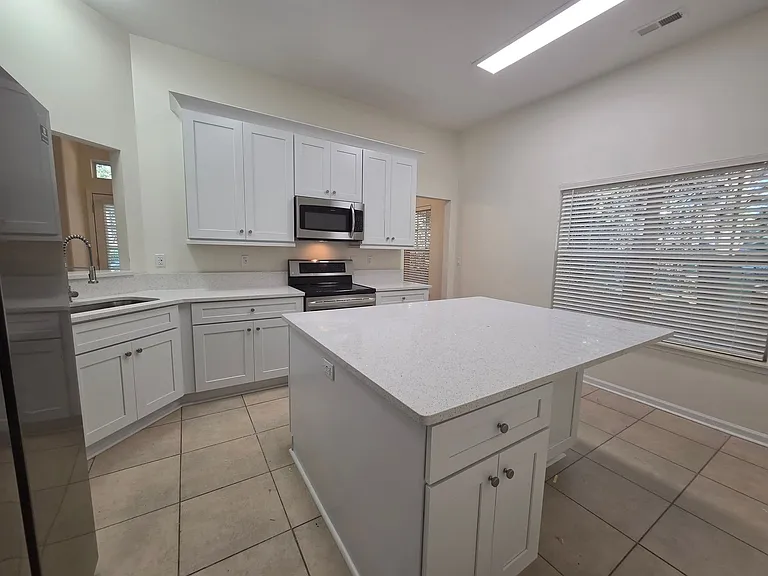 112 Spring Grove Dr — Photo 5