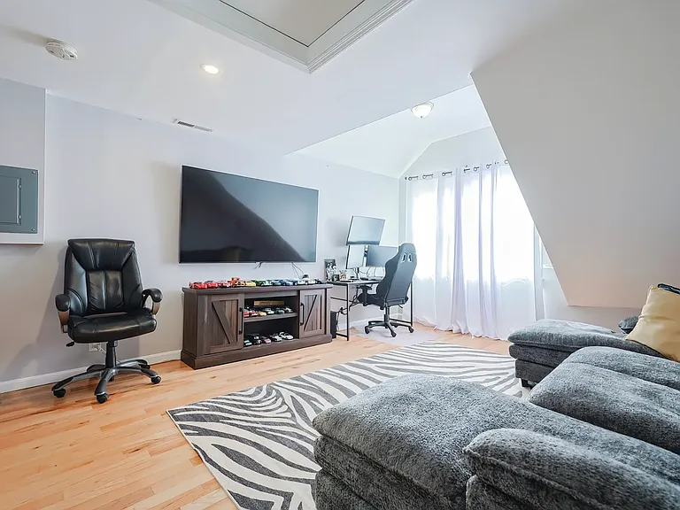 41 Liberty Hill Ave #2 — Photo 16