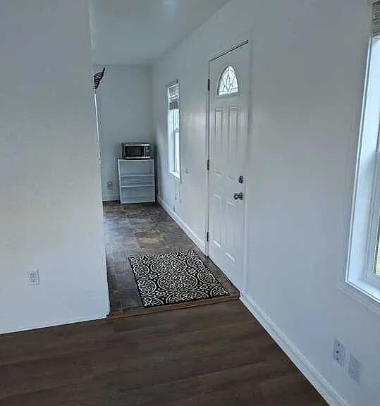 1009B Woodlawn Ave #B — Photo 3