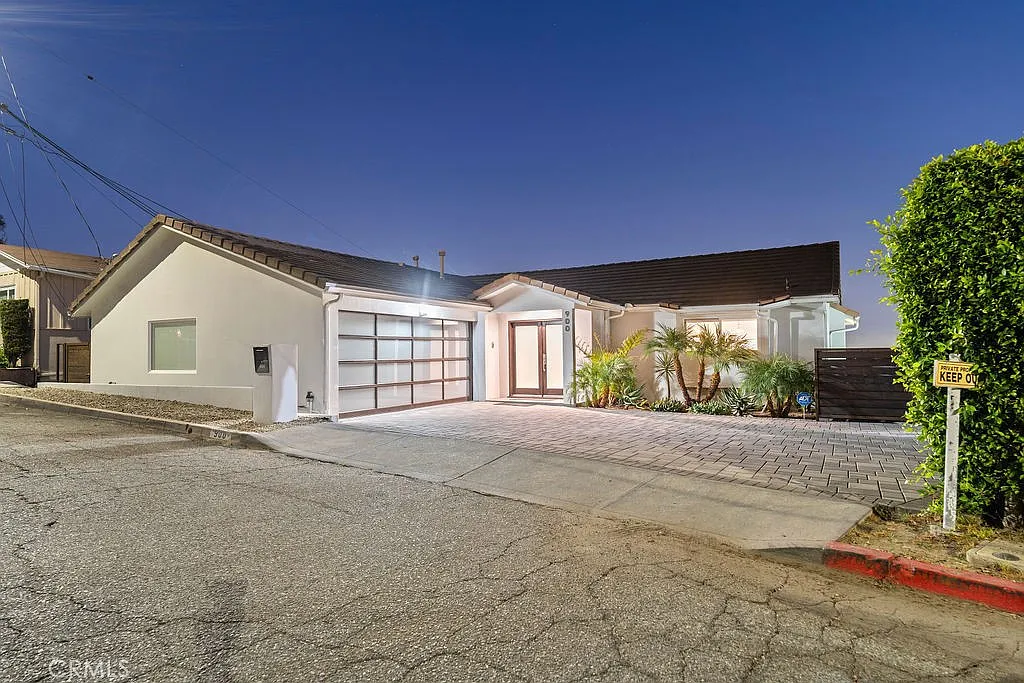 3 bed, 2399 sqft, $8,500 — Photo 1