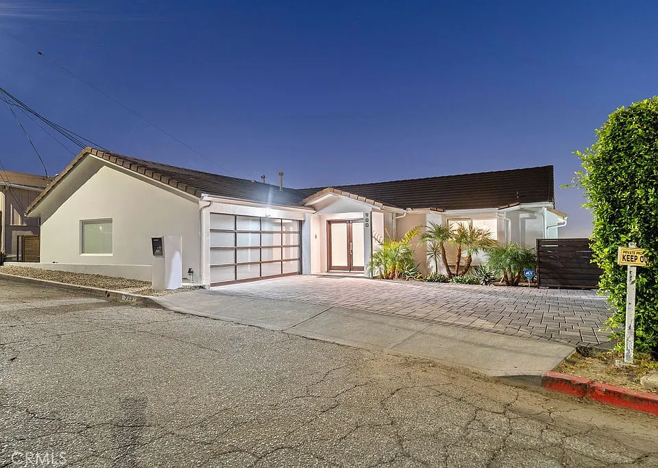 900 Cavanagh Rd