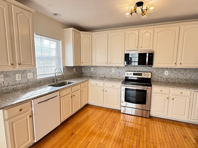 9611 Normanton Way — Photo 17