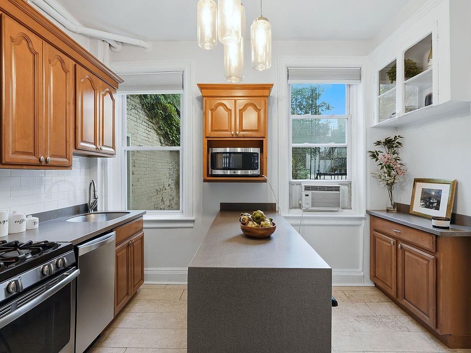1st image of 258 9th St APT 2