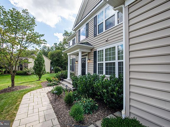 3rd image of 1315 Stonegate Dr