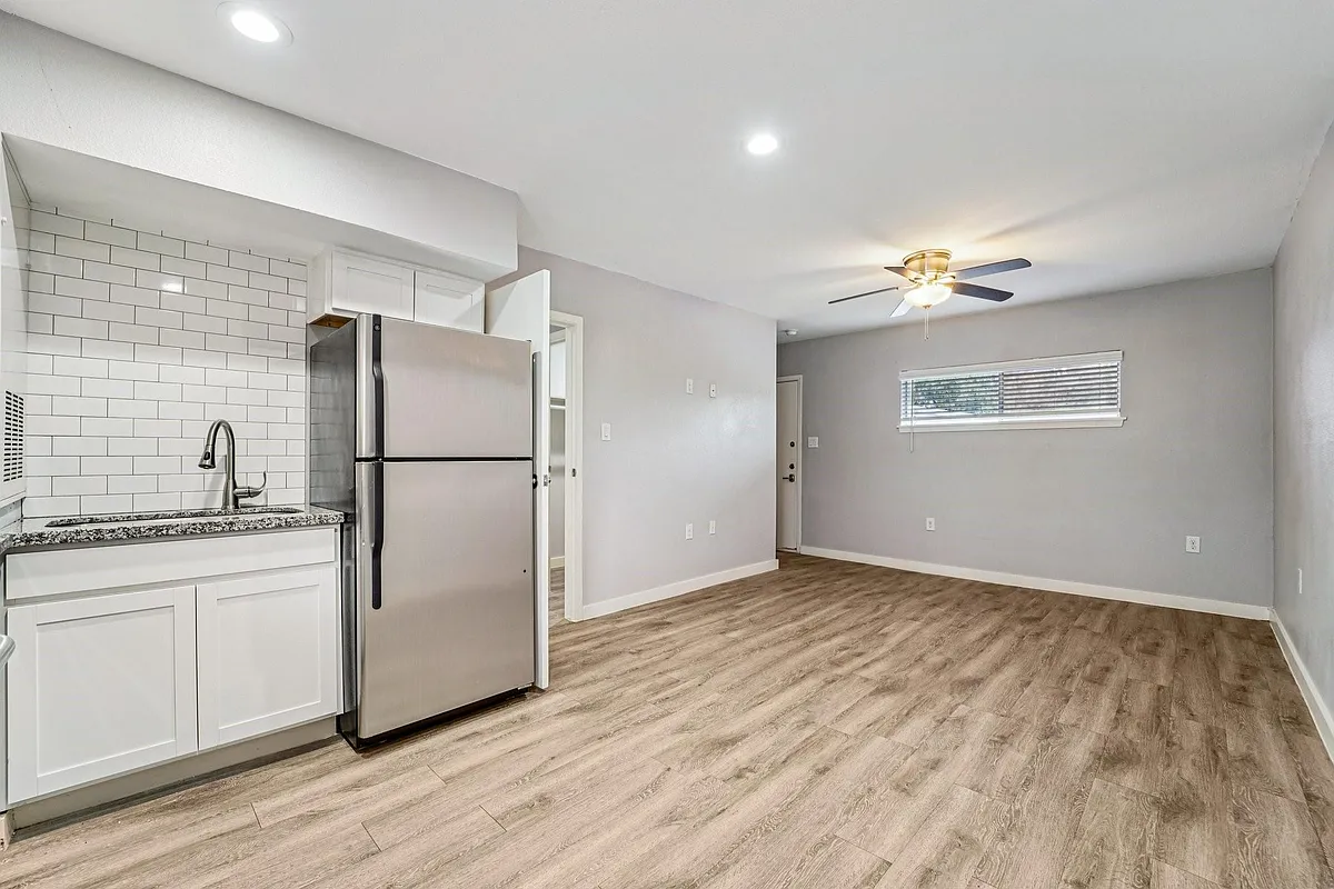 Building Photo - 2807 Beauchamp St #4