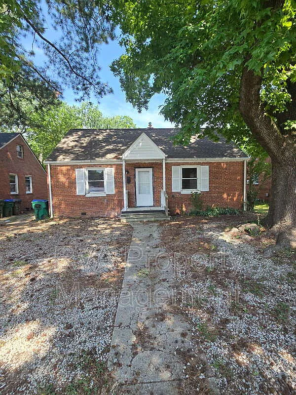 3 bed, 1.0 bath, 1050 sqft, $1,650 — Photo 2