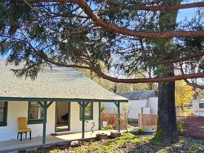 1411 Rockydale Rd, Cave Junction, OR, 97523