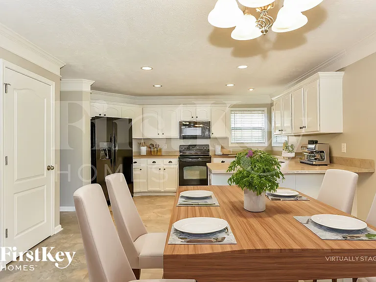 1161 Castlewood Dr — Photo 7