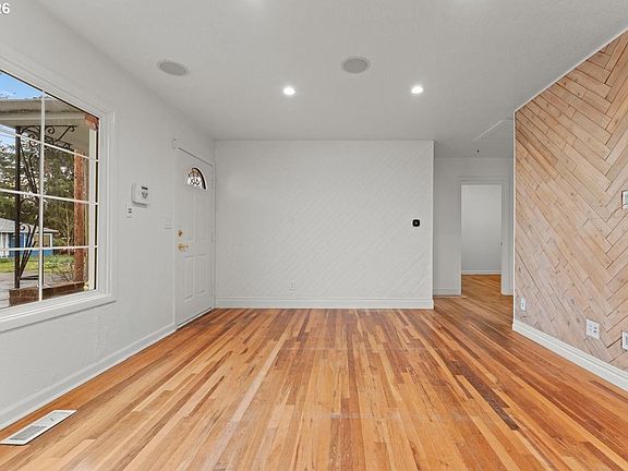 4th image of 6523 SE 84th Ave