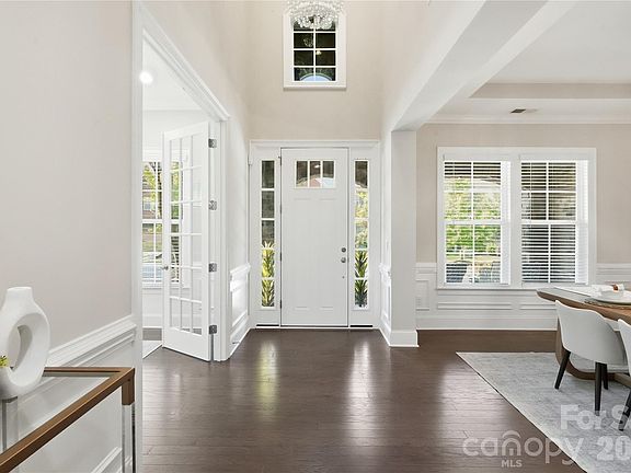 4th image of 1621 Afton Way