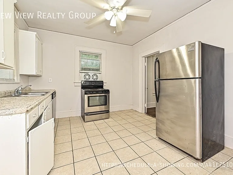 1025 Ambassador St — Photo 9