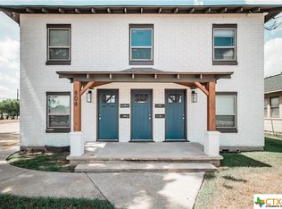 802 & 804 E Nueces St, Victoria, TX 77901