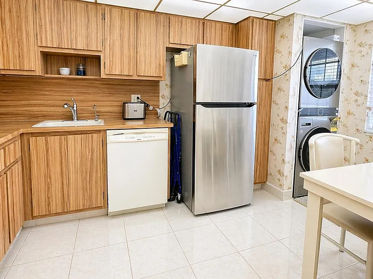4015 W Palm Aire Dr #205 — Photo 7