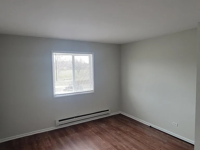 1029 Shagbark Ct — Photo 2