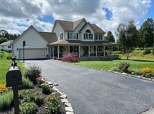 404 Quiet Oak St, Beaver, WV 25813