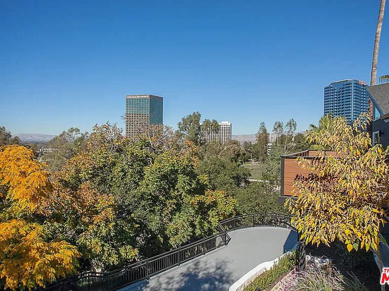 3751 Multiview Dr — Photo 36