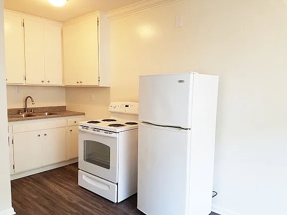 Oak Knoll Apartments — Photo 9