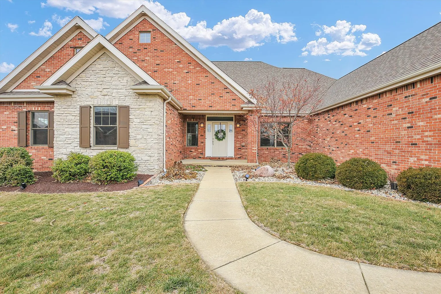 1409 Yorkshire Dr photo 1