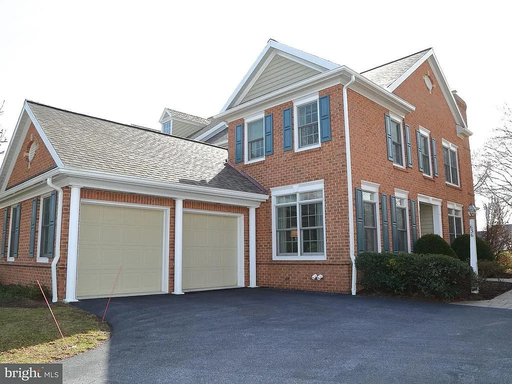 636 Northfield Rd photo 1