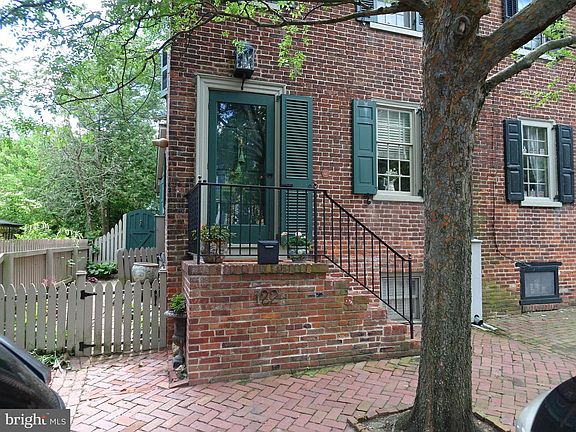 2nd image of 122 Harmony St