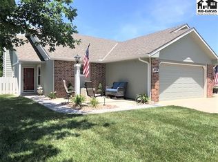1404 Wood Bridge Ct, Hutchinson, KS 67502