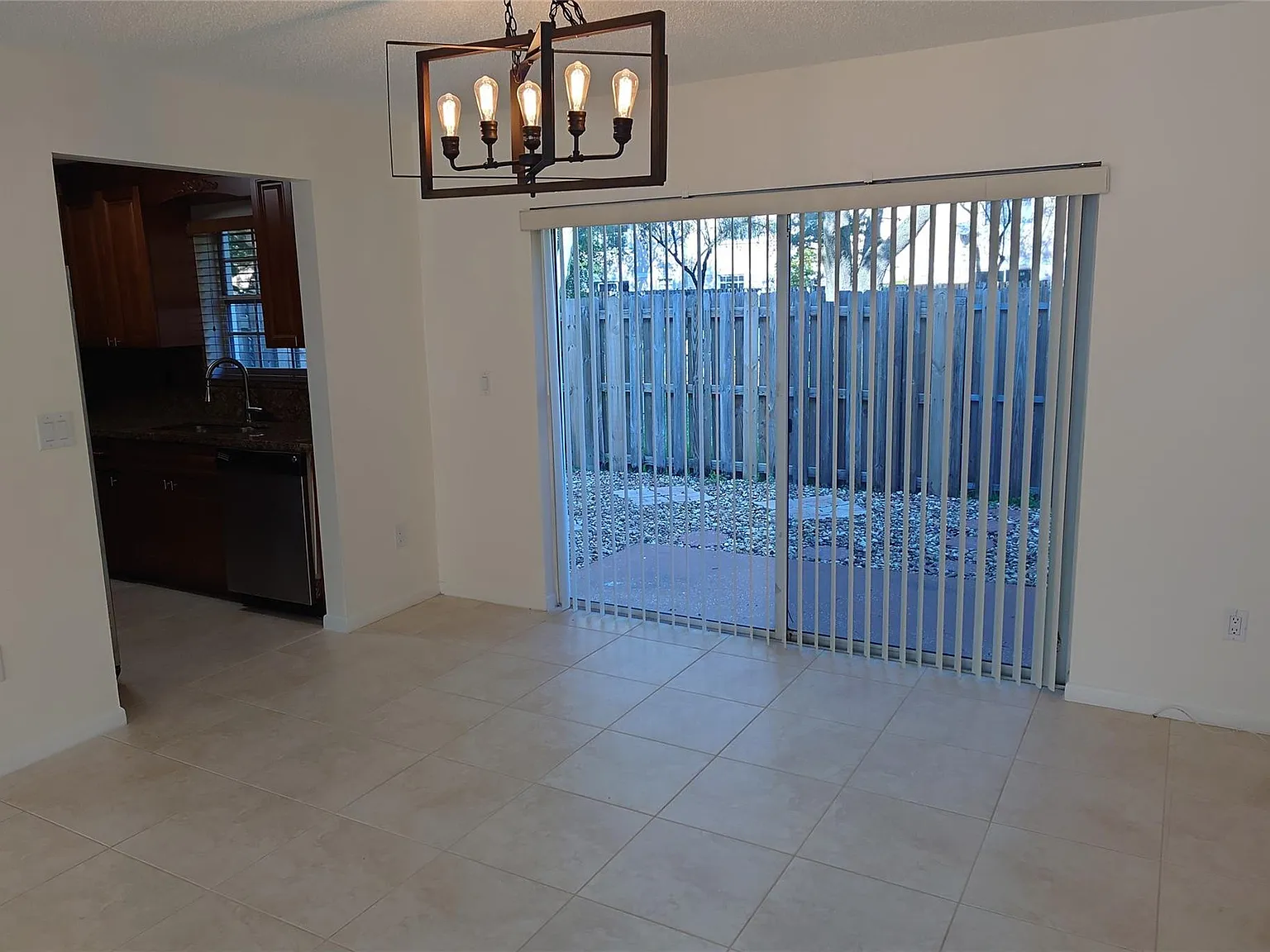 3 bed, 2.5 bath, 1488 sqft, $3,400 — Photo 4
