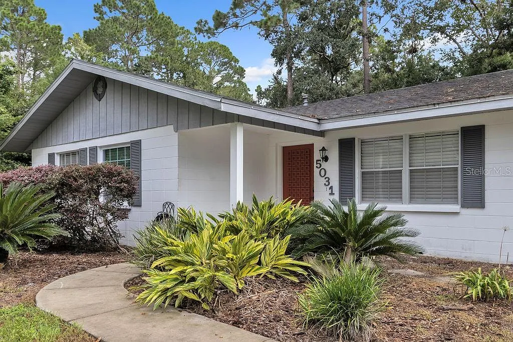 3 bed, 2.0 bath, 1093 sqft, $1,800 — Photo 3