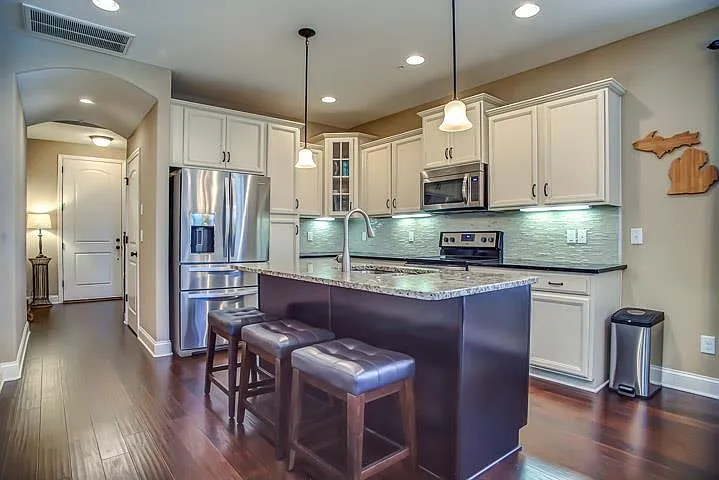 213 Bixby Private Ln — Photo 3