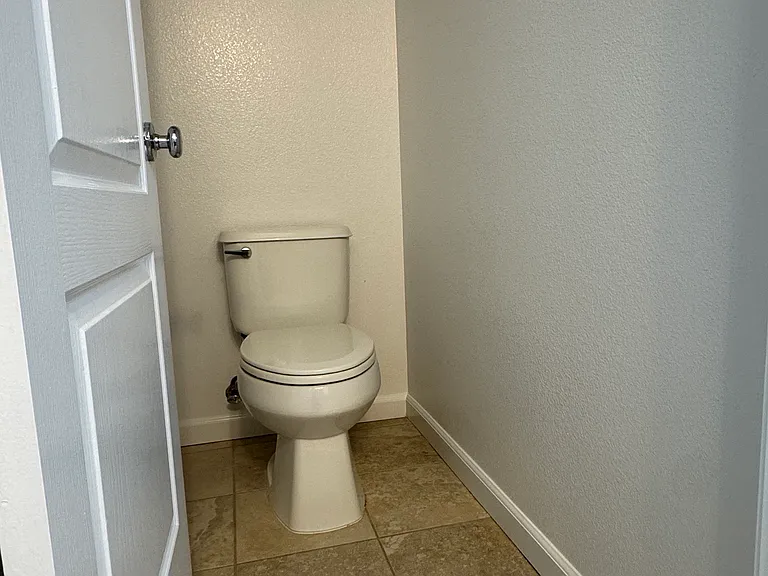 1195 Westbury Dr — Photo 17