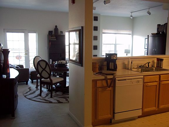 5th image of 2 Br 2 Ba Condo In Fantastic Uptown Location #204