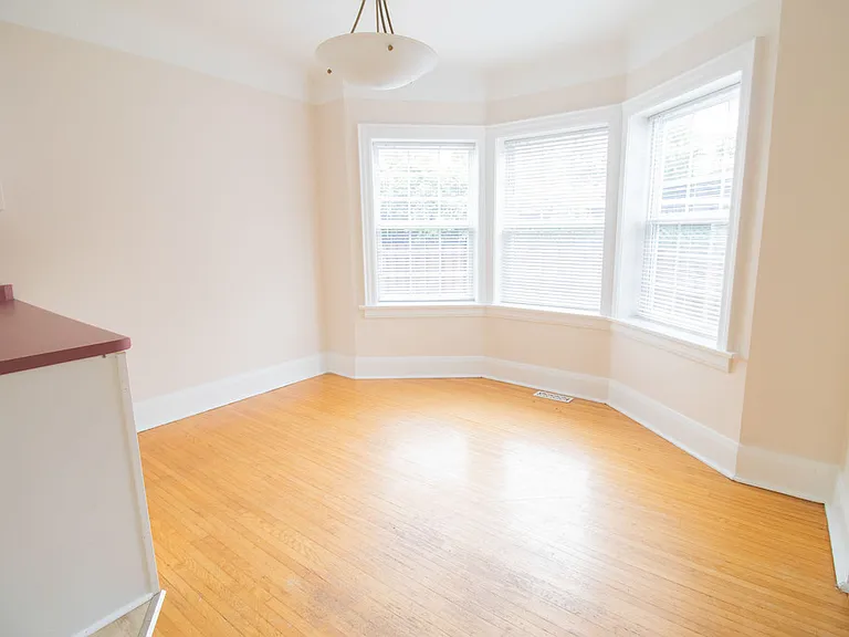 416 Niagara St — Photo 5