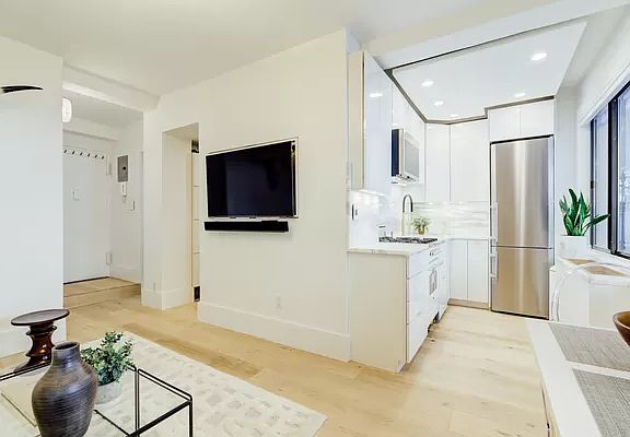 4th image of 310 W 56th St APT 1E