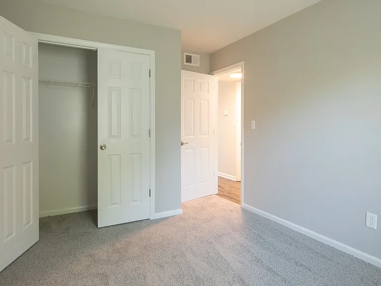 Yorkview Apartments — Photo 9