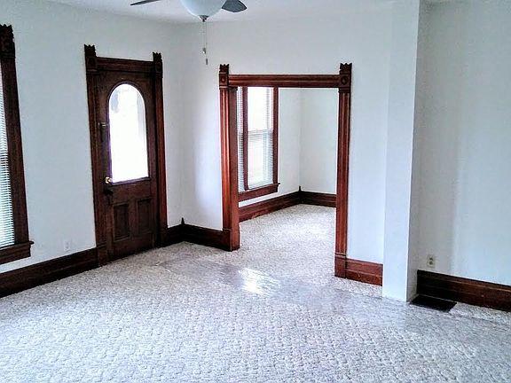 4th image of 511 2nd Ave NE