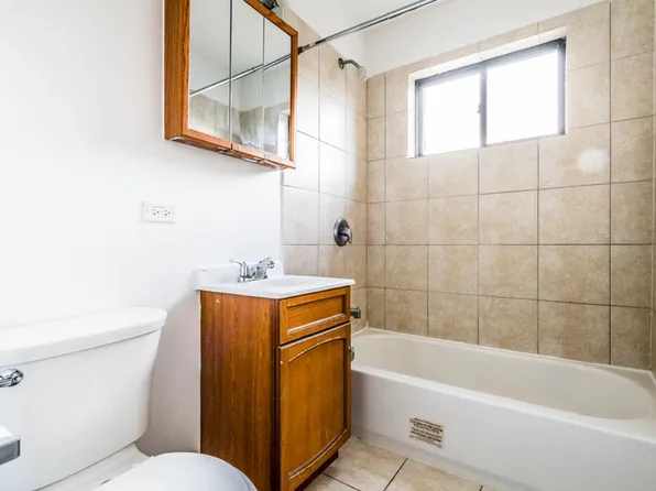 7834 S Coles Chicago, IL 60649