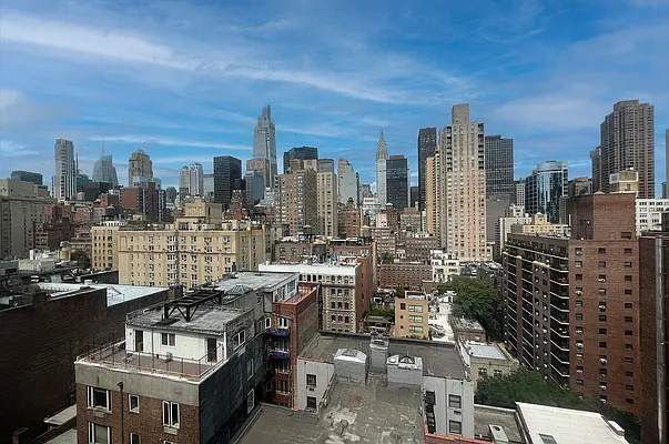 Rented by Coldwell Banker Warburg | media 5