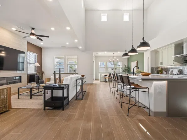 11170 N Via Ravenna Dr, Fresno, CA 93730