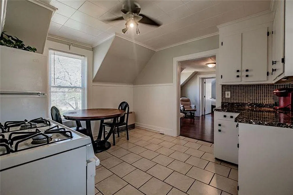 131 Rochester St — Photo 3