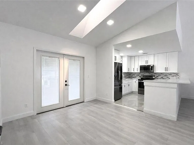 3767 Golden Gate Blvd E — Photo 2