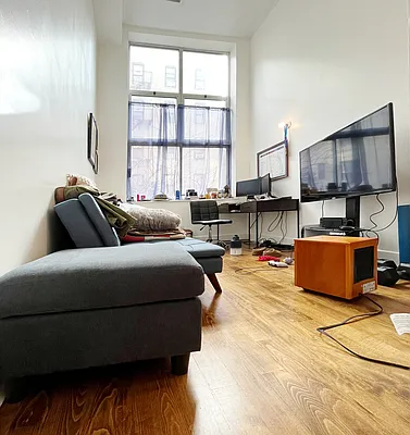 Rented by EXR | media 4