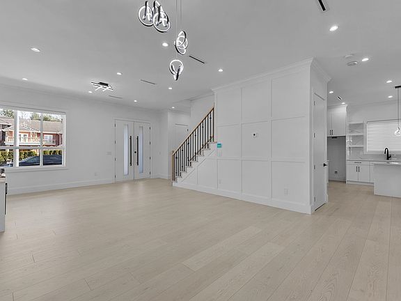 5th image of 5949 142nd St