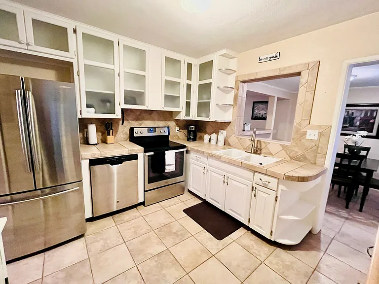 1001 W Virginia Ave — Photo 1